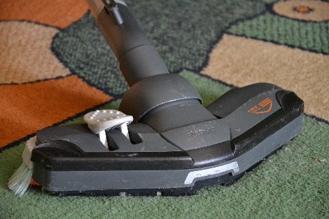 desinfectar una alfombra limpieza con champú