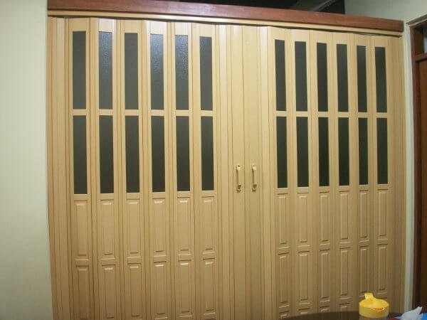 fabricantes de puertas plegables de apanelados