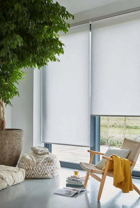 Beneficios de las cortinas roller en la sala de estar